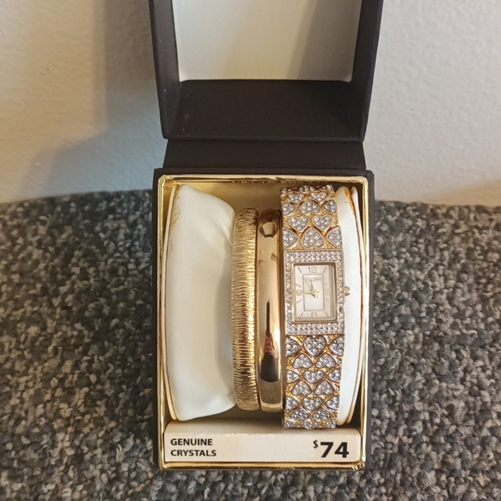 Elgin women gold tone and crystal watch with 2 gold tone bracelets